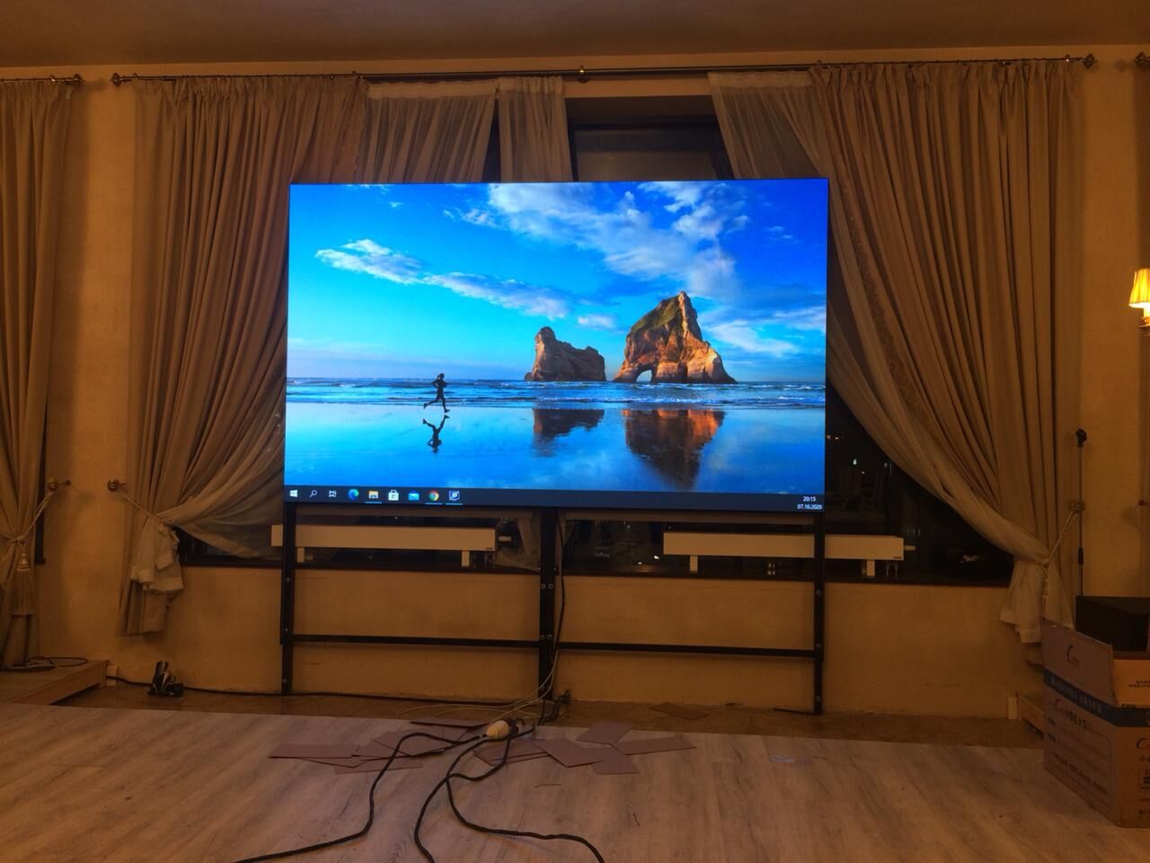 LED-экран для ресторана «Империя Холл»  длина 3200мм, высота 1760мм, шаг пикселя 2,5мм, площадь 5,6м2, интерьерная яркость 1200кд