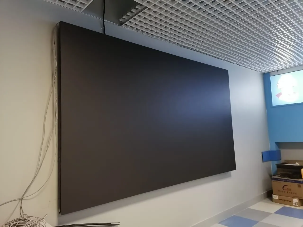 LED-экран для школы №777 г. Санкт-Петербурга, шаг пикселя 2мм, длина 3520мм, высота 2080мм, площадь 7.3м2, интерьерная яркость 1200кд