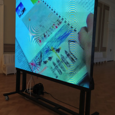 LED-экран на моторизованной разборной стойке, длина 2560мм, высота 1920мм, шаг пикселя 2,5мм, площадь 1,2м2, интерьерная яркость 1200кд