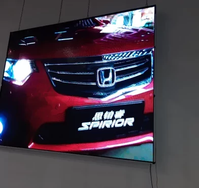 LED-экран для автосалона «Хонда», длина 2880мм, высота 2240мм, площадь 6.45м2, шаг пикселя 3.07мм, интерьерная яркость 1200кд