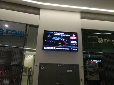 Интерьерный LED-экран для торгового центра 