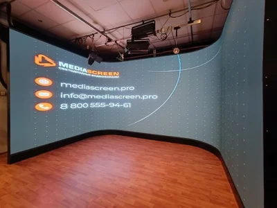 Интерьерный LED экран на гибких модулях для телестудии