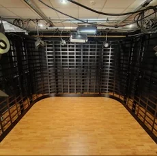Интерьерный LED экран на гибких модулях для телестудии