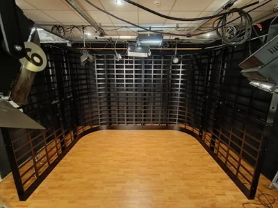 Интерьерный LED экран на гибких модулях для телестудии