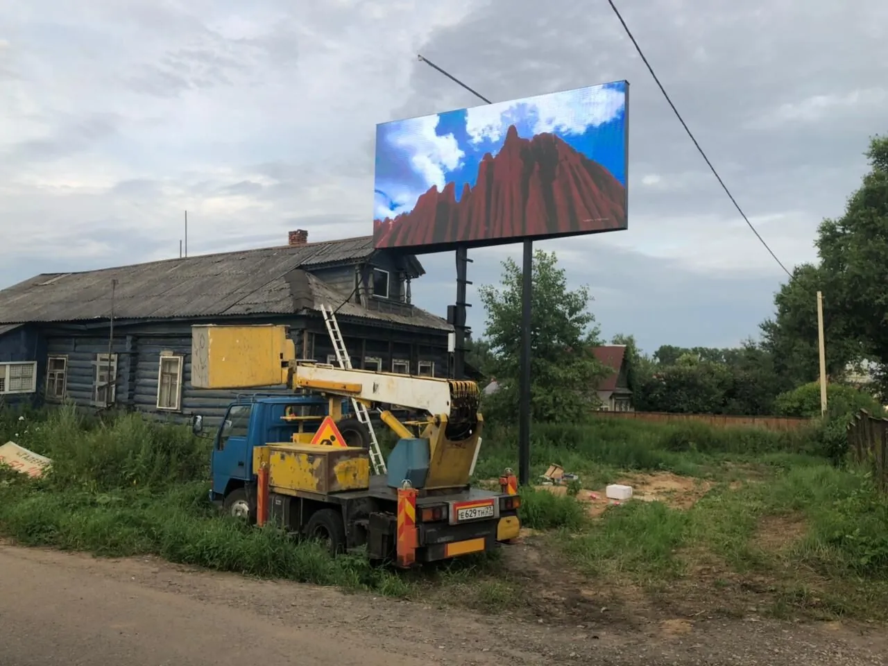 Двусторонний уличный LED-экран