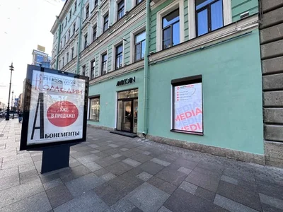 Видеовитрина для магазина одежды 