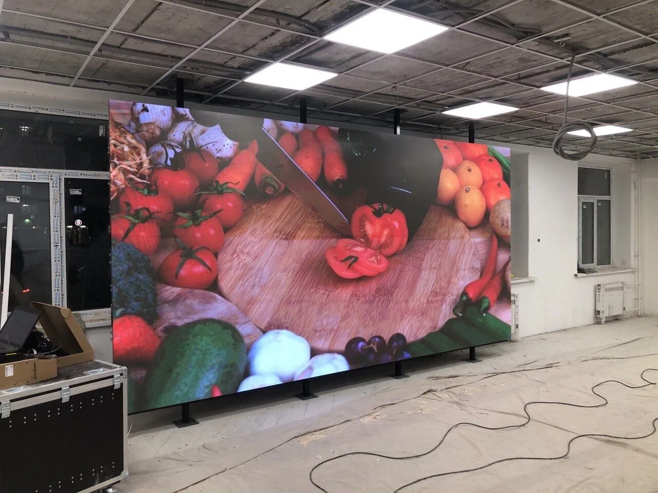LED-экран для дома молодежи