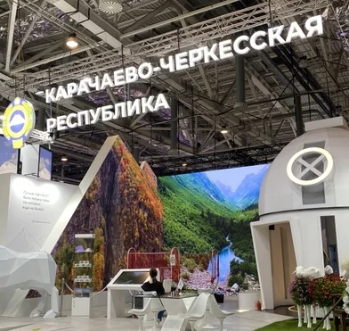 LED-экран индивидуальной формы для стенда на выставке