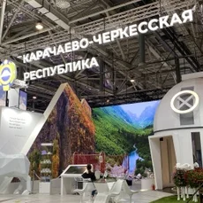 LED-экран индивидуальной формы для стенда на выставке