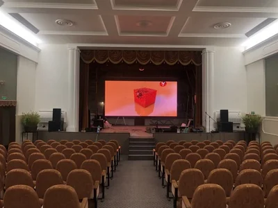 Сценический экран для конного центра