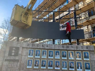 Уличный радиусный видеоэкран для оборонного предприятия «Арктика», длина 5760мм, высота 3200мм, шаг пикселя 3,07мм, площадь 18,4м2, уличная  яркость 5500кд