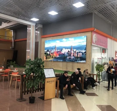 LED-экран для ресторана, торговый центр Победа город Прокопьевск длина 4800мм, высота 2080мм, шаг пикселя 2,5мм, площадь 10 м2, интерьерная яркость 1200 кд