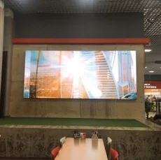 LED-экран для ресторана, торговый центр Победа город Прокопьевск длина 4800мм, высота 2080мм, шаг пикселя 2,5мм, площадь 10 м2, интерьерная яркость 1200 кд