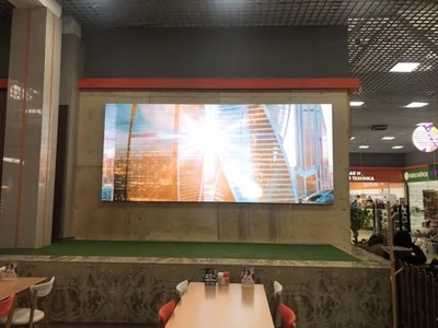 LED-экран для ресторана, торговый центр Победа город Прокопьевск длина 4800мм, высота 2080мм, шаг пикселя 2,5мм, площадь 10 м2, интерьерная яркость 1200 кд