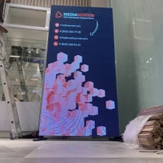 Напольный видеопилон в магазин косметики