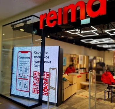 LED-экран в витрину магазина Reima длина 2400мм, высота 2240мм, шаг пикселя 4мм, площадь 5,4м2, интерьерная яркость 1200кд