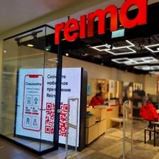 LED-экран в витрину магазина Reima длина 2400мм, высота 2240мм, шаг пикселя 4мм, площадь 5,4м2, интерьерная яркость 1200кд