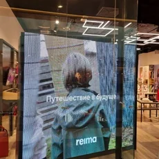 LED-экран в витрину магазина Reima длина 2400мм, высота 2240мм, шаг пикселя 4мм, площадь 5,4м2, интерьерная яркость 1200кд