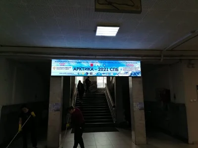 LED-экран для Государственного университета морского и речного флота им. адмирала С.О. Макарова, шаг пикселя 2,5мм, длина 3520мм, высота 640мм, 6.2м2, интерьерная яркость 1200кд